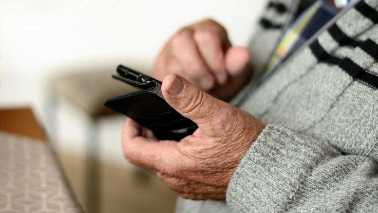 Estafa récord a un abuelo de 84 años: le robaron más de 700.000 dólares
