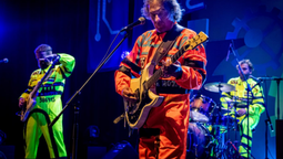 altText(Cuando el rock aprende a saltar: Ruperto Rocanrol vuelve a encender la Sala Zitarrosa)}