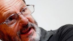 altText(Daniel Olesker: «no dejemos correr la mentira»)}