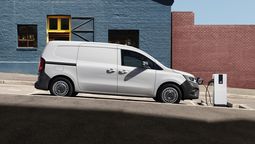 altText(Renault amplía su propuesta de movilidad sustentable en Uruguay con la Kangoo E-Tech)}