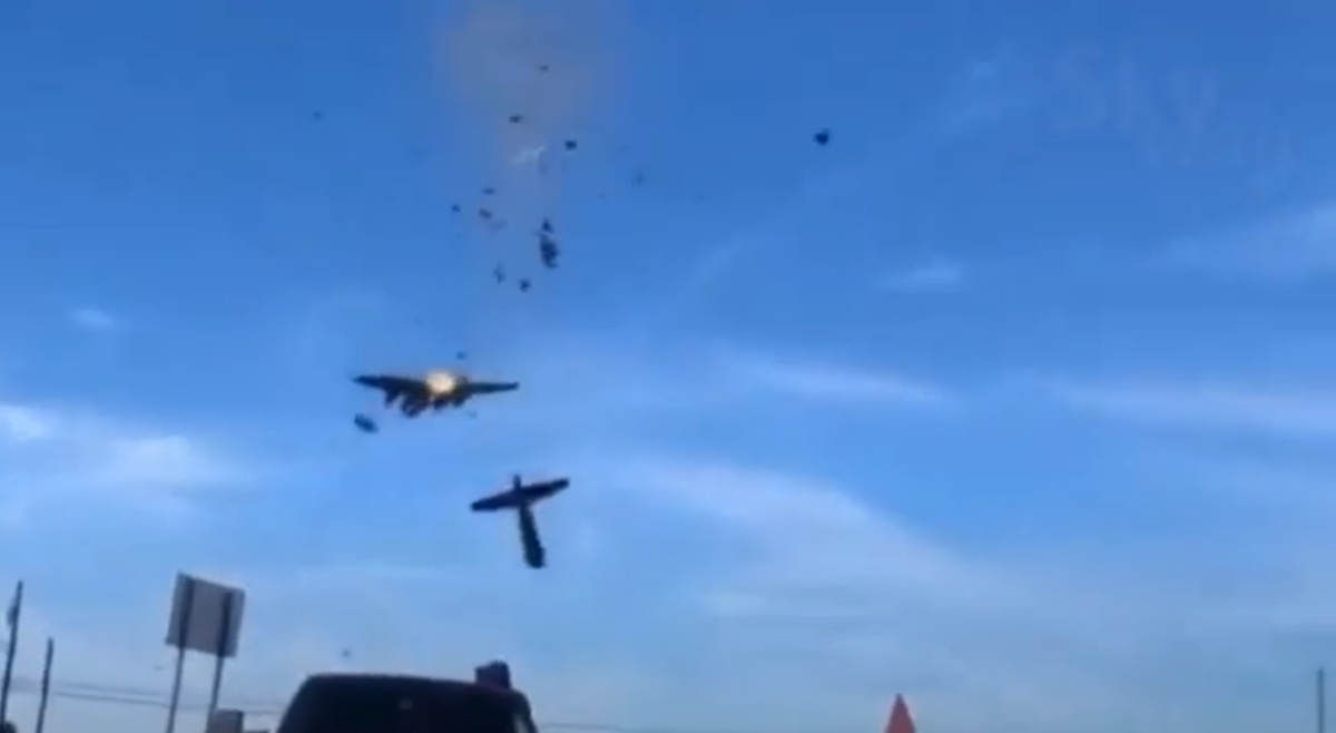 Ambos aviones chocaron en el aire.