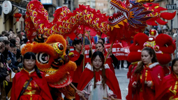 altText(¿Cómo festejan los chinos el año del dragón de madera?)}