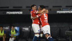 altText(Nacional goleó y quedó 5 de Peñarol en la Anual)}