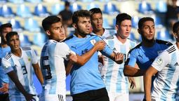 altText(Uruguay cayó frente a Argentina 2 a 1)}