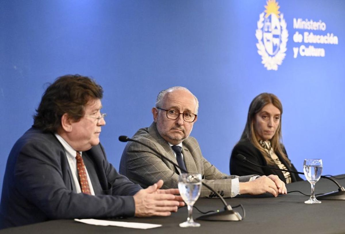 Pablo Da Silveira junto a William Rey durante la conferencia de prensa sobre el Lanzamiento del D&iacute;a del Patrimonio 2023
