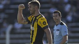 altText(Peñarol ganó y achica diferencias)}