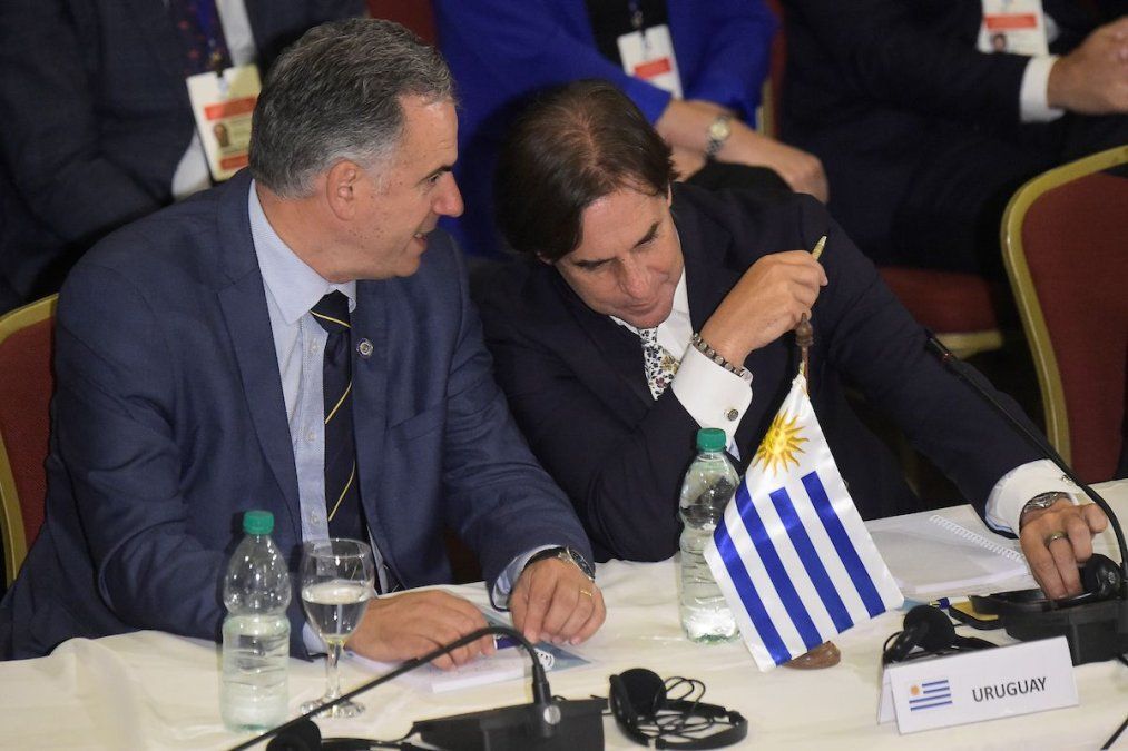 Yamandú Orsi y Luis Lacalle Pou.