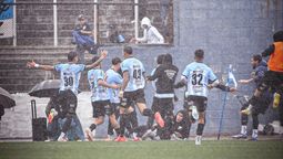 altText(Alerta amarilla: Peñarol perdió bajo la lluvia y sube la temperatura del Clausura)}