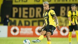 altText(Aguirre rearma la defensa para enfrentar a Racing)}