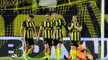 Peñarol y Juventud empataron 2 a 2 en el Campeón del Siglo