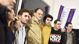 altText(Conocé quienes son los nazis que abrazan a Manini Ríos)}