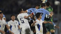 altText(Uruguay derrotó a Cuba dos a cero por una nueva fecha FIFA)}