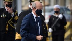 altText(¿A quién protege el ministro de Defensa?)}