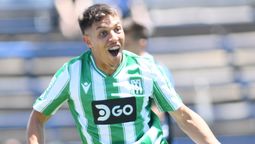 altText(Agónica remontada de Racing que celebra Peñarol)}