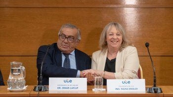UTE avanza en el plan piloto de riego productivo. En la foto: Omar Lafluf, intendente de Río Negro; Silvia Emaldi, presidenta de UTE.