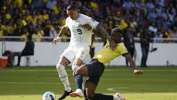 altText(Bielsa hace cambios y Uruguay recibe a Ecuador en partido clave)}