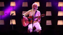 altText(Roberto Darvin, el adiós a un referente de la música popular)}