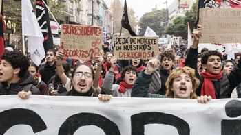 Sindicatos de la educación marcharon hacia Torre Ejecutiva.