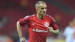 altText(Los refuerzos de Forlán comienzan a tener nombres)}