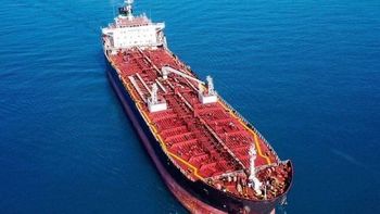 Petrolero chino desafió a Trump y cruzó Ormuz a pesar de bloqueo de EEUU