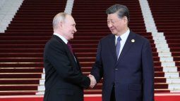 altText(Putin se reúne con el líder chino Xi Jinping)}