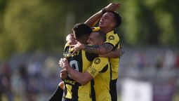 altText(Peñarol sufrió pero logró un triunfo clave frente a Fénix)}