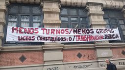 altText(Los estudiantes desalojaron las instalaciones del liceo IAVA)}