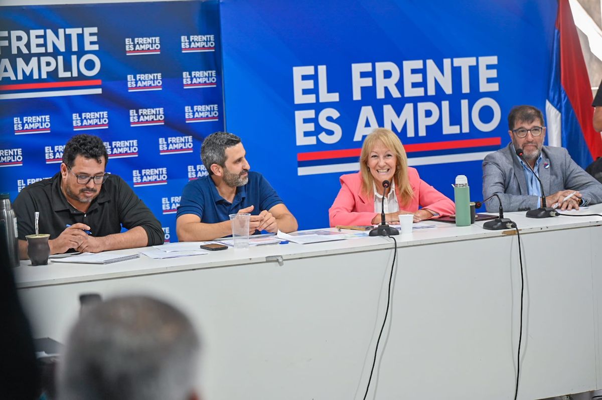 Senadores del FA se reunieron en la Huella de Seregni.