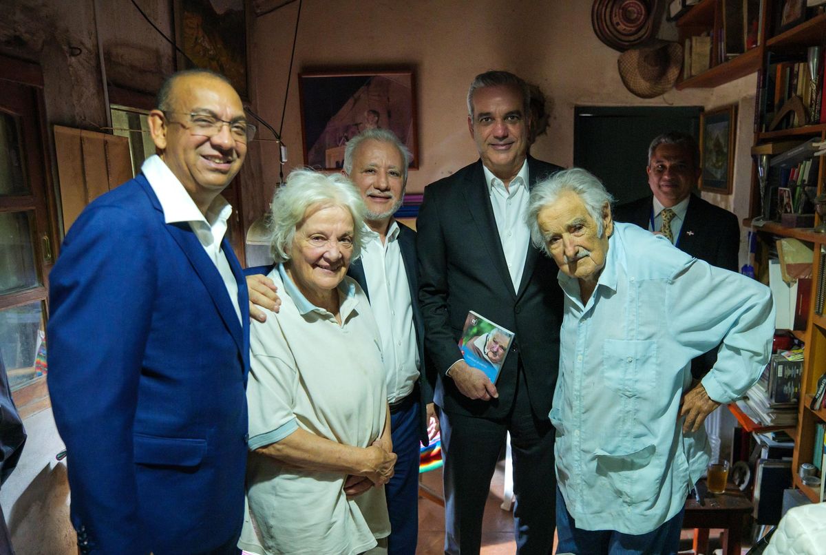 Luis Abinader visitó a Mujica y a Topolansky.