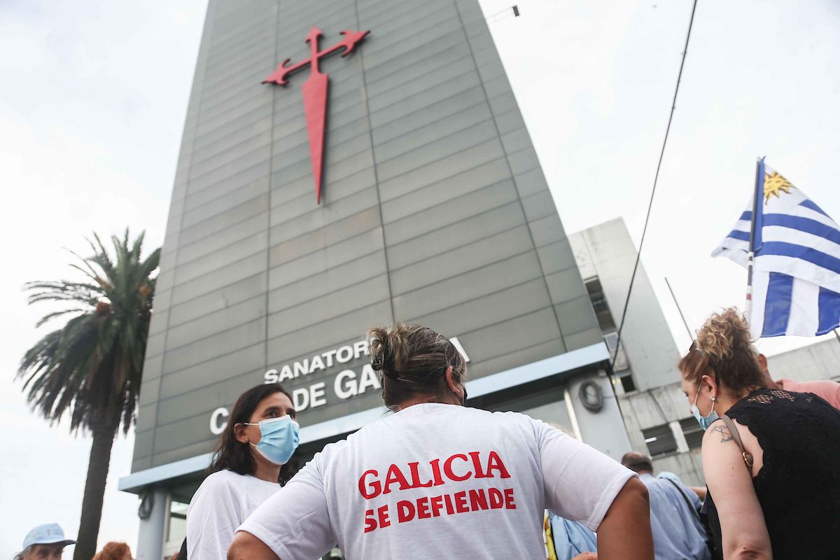 Extrabajadores de Casa de Galicia analizan un posible juicio al Estado uruguayo.