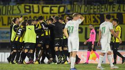 altText(Los devoran los de afuera )}