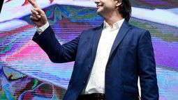 altText(Graznando como ganso atorado con tripa)}