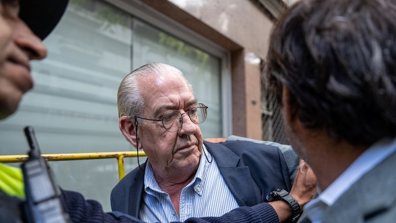 Damnificados de Conexión Ganadera insultaron y zamarrearon a Pablo Carrasco