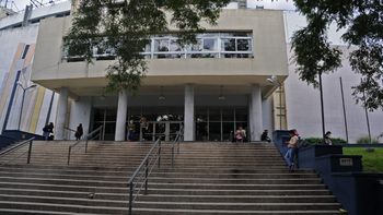 Beba baleada en los brazos de su padre está en situación de gravedad extrema