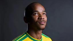 altText(Conmoción en el fútbol: murió a los 25 años el mundialista sudafricano Jayden Adams)}
