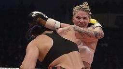 altText(Chris Námus perdió por puntos en Canadá y Dicaire le arrebató el título)}