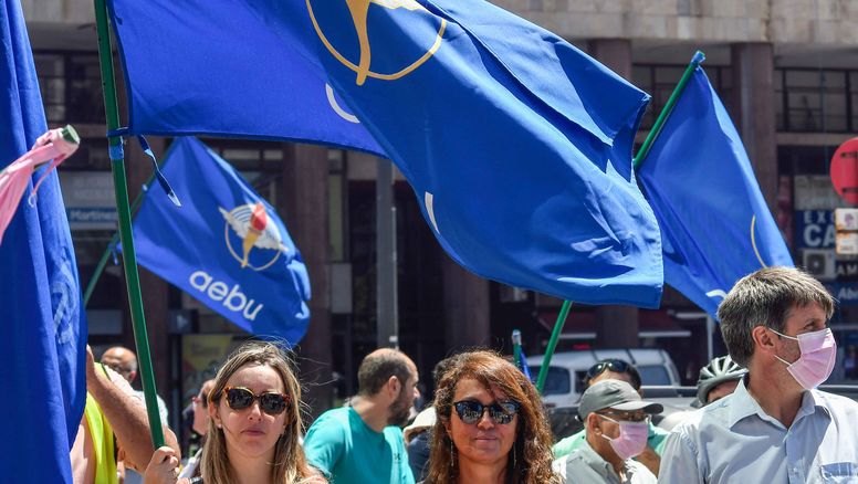 AEBU responsabiliza al Banco Santander por conflicto en el sector privado