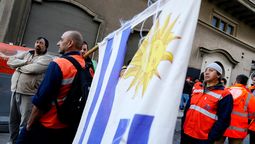 altText(Trabajadores paralizan este lunes los depósitos portuarios)}