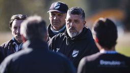 altText(Danubio en crisis: Leo Ramos dejó de ser el DT y ya anunciaron su reemplazo)}