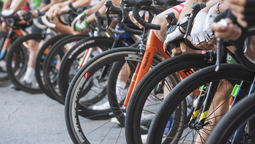 altText(Falta de ambulancias provocó suspensión de Vuelta Ciclista)}