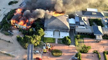 Incendio voraz consumió un conocido parador de José Ignacio