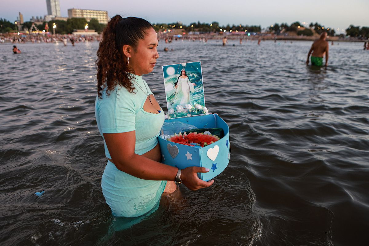 Celebración de Iemanjá en playa Ramirez.