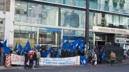 altText(AEBU realizó paro con acto y movilización)}