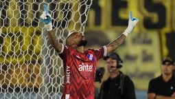 altText(Mejía fue la figura del clásico entre Peñarol y Nacional)}