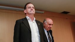 altText(Manini le marca la cancha a los colorados)}