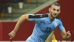 altText(Altas: firmó el zaguero y un talentoso vuelve a Peñarol)}