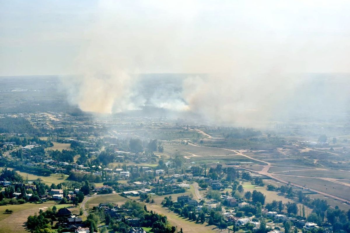Incendio en zona Mirador en La Tahona