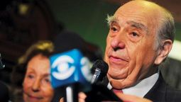 altText(¿A qué le tiene miedo Sanguinetti?)}