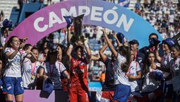 altText(Nacional venció 1 a 0 a Peñarol y se consagró campeón uruguayo de fútbol femenino)}