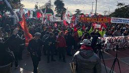 altText(Comenzó el paro nacional del Pit-Cnt: ¿cómo funcionan los servicios en esta jornada?)}